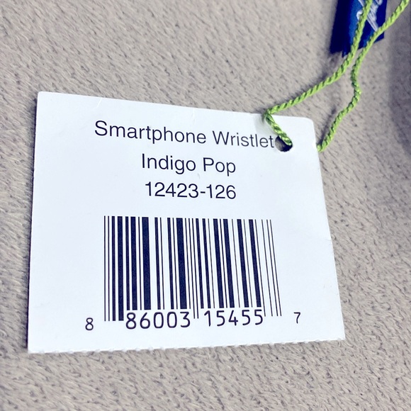 NWT Vera Bradley Smartphone Wristlet in Indigo Pop Beautiful Design - MSRP $49!! - Picture 10 of 10